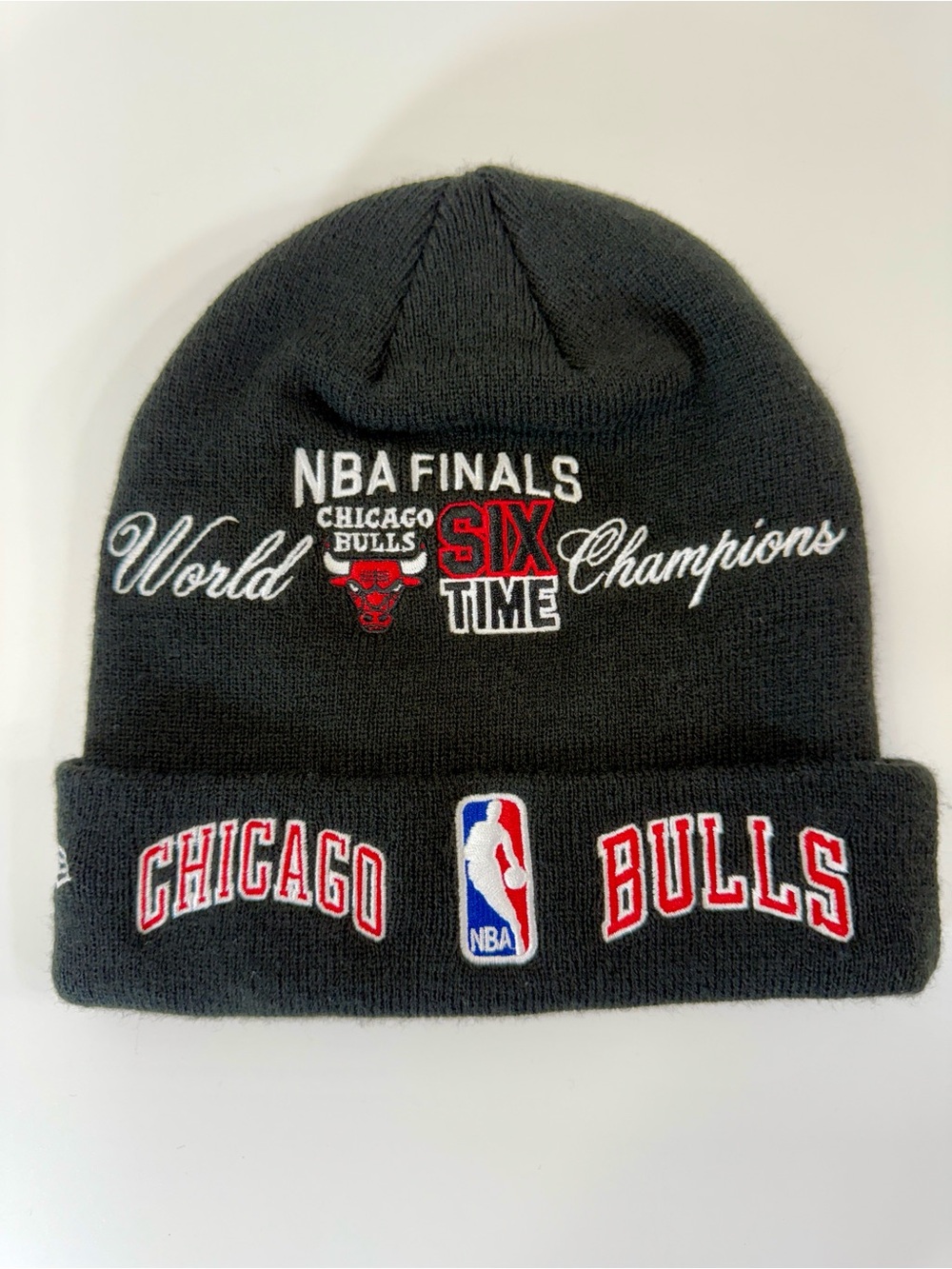 New Era Chicago Bulls All Over Champs Knit Beanie